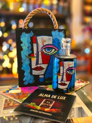 Confezione Regalo Liquore Artigianale – Bottiglia Decorata a Mano con Scatola in Legno