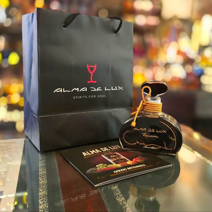 Fiaschetta di liquore alla liquirizia decorata a mano in oro