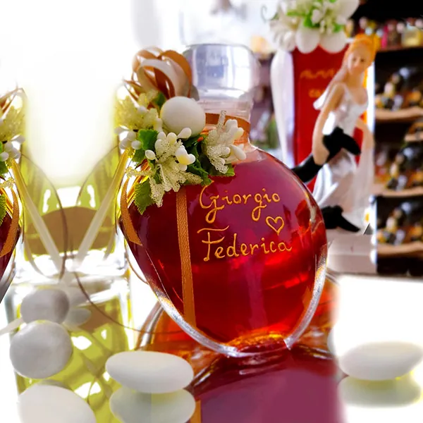 Bomboniera liquore con nomi degli sposi dipinti in oro